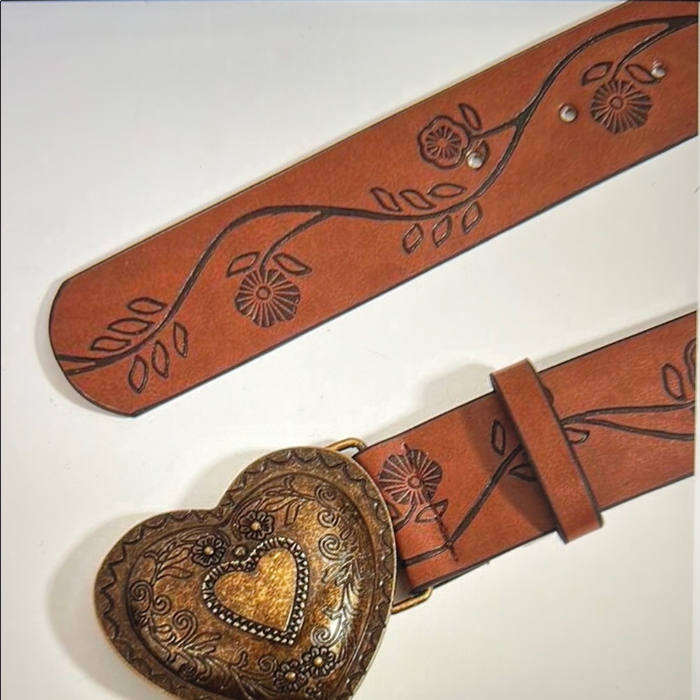 Only 2 remaining Heart Buckle Brown Leather Belt - Picture 4 of 4